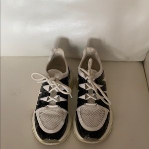 Steve Madden sneakers size 6